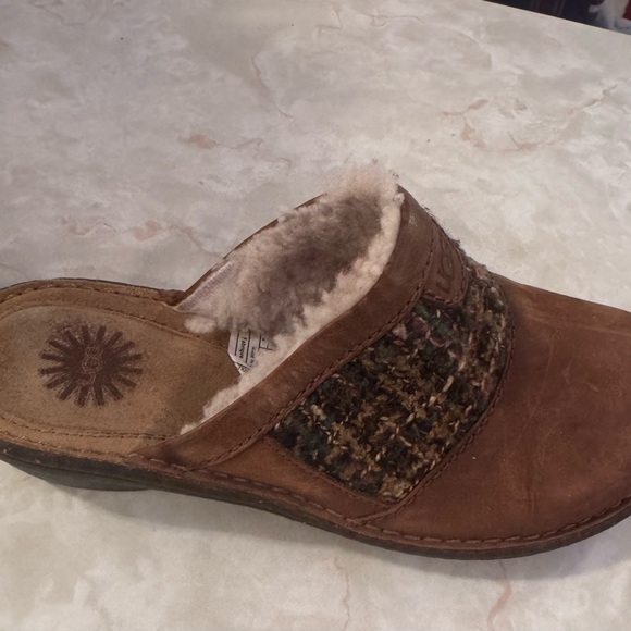 UGG Australia Leather Mules w/ Wool details and Genuine Sheepskin lining! EUC - Picture 6 of 10